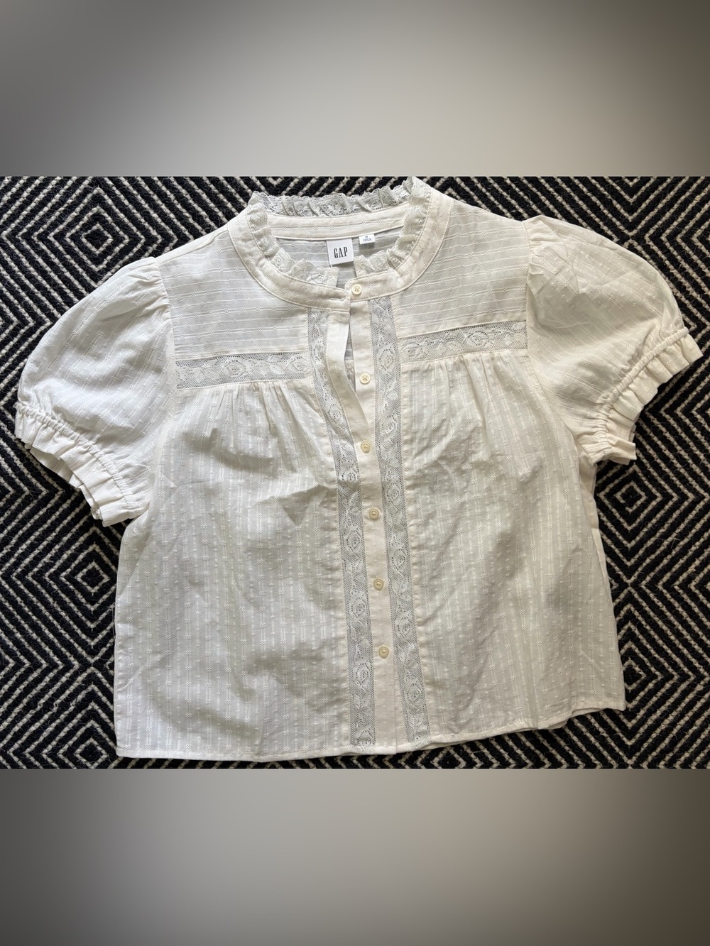 GAP Women’s White Eyelet Button-Up Puff Sleeve Blouse